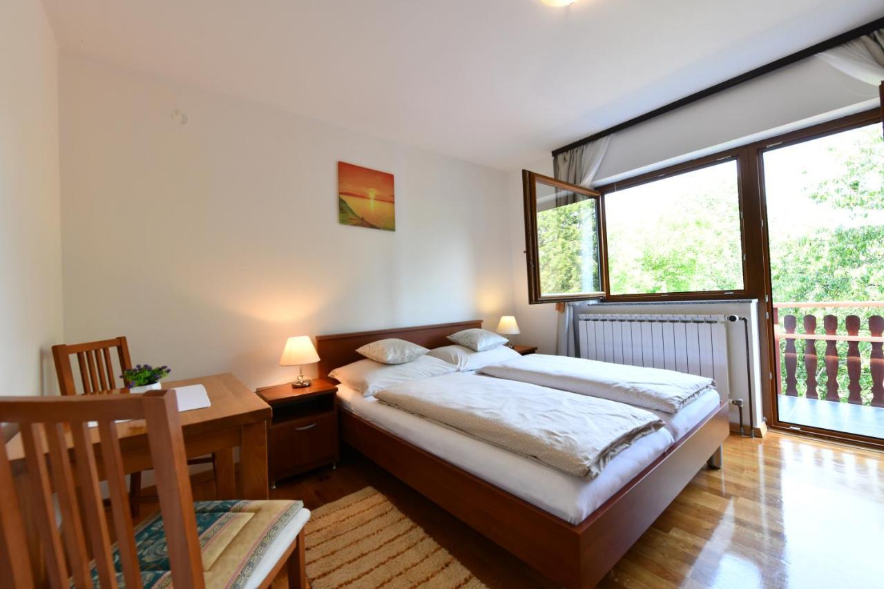 Apartment And Rooms Ivancica Seliste Dreznicko Exterior foto