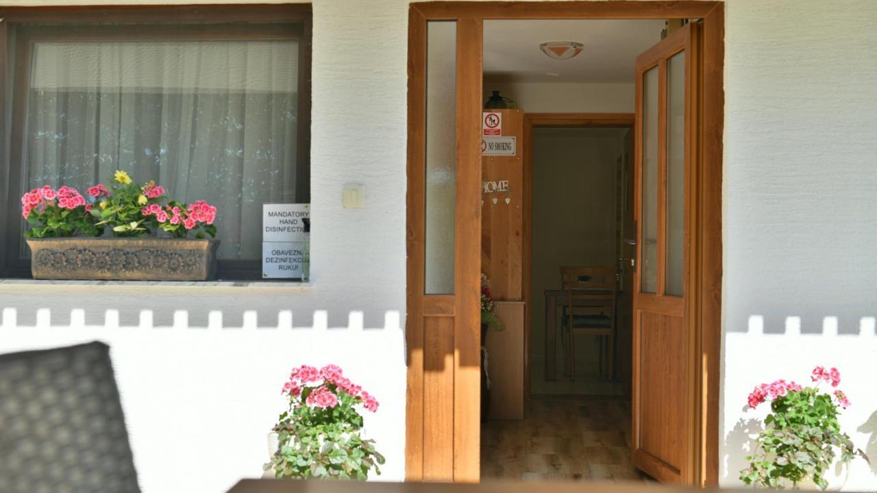 Apartment And Rooms Ivancica Seliste Dreznicko Exterior foto